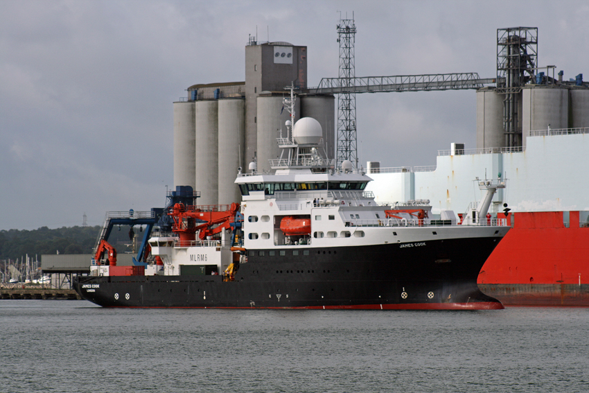 RRS 詹姆斯·库克实船照片